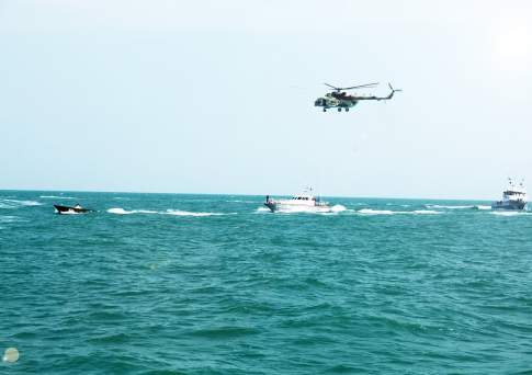 В Каспийском море десятые сутки ищут тело утонувшего матроса